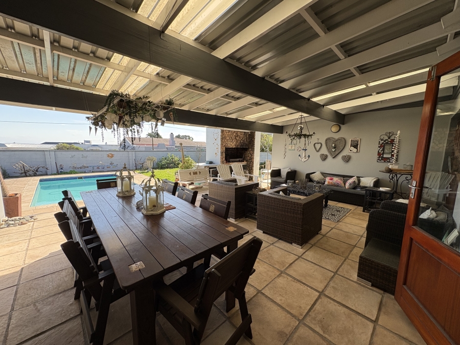 4 Bedroom Property for Sale in Yzerfontein Western Cape